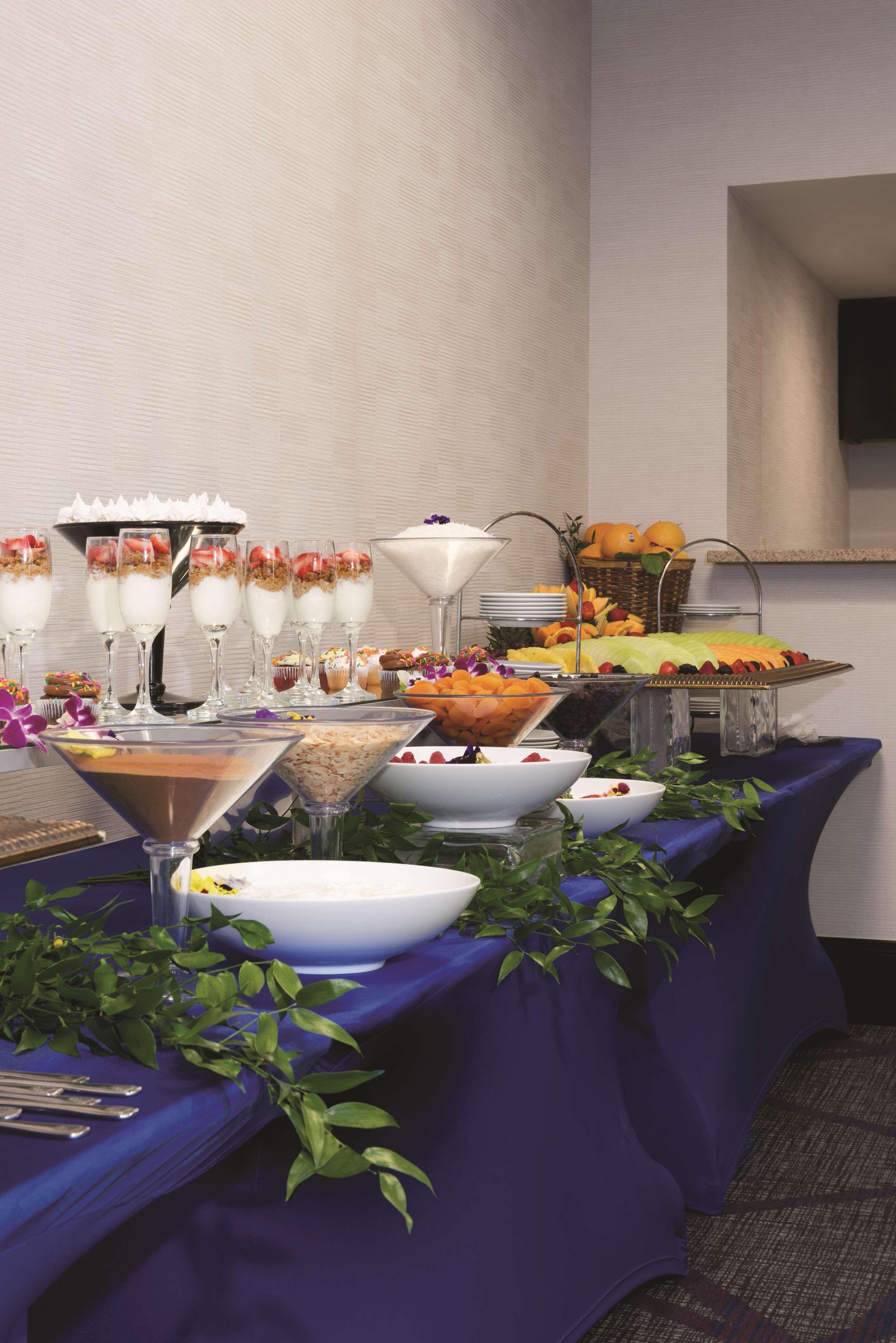 Hilton Long Island/Huntington Hotell Melville Restaurant bilde